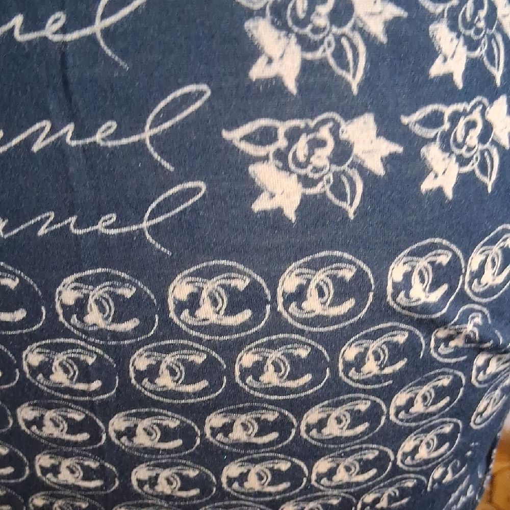 Authentic CHANEL Iconic Blue and Cream Script Blouse Size Small/Medium - Picture 3 of 16